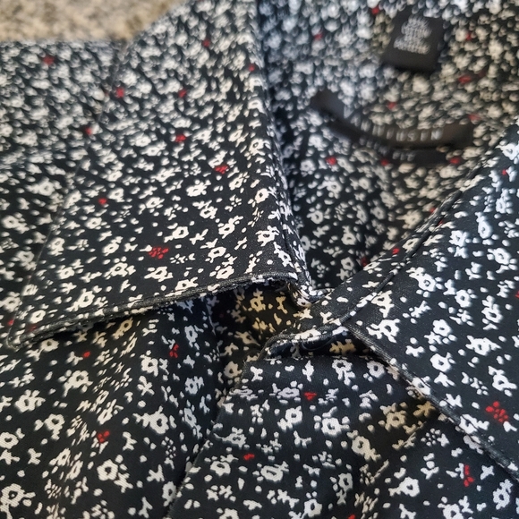 Van Heusen Button-down Dress Shirt (16 1/2 neck) - Picture 4 of 5